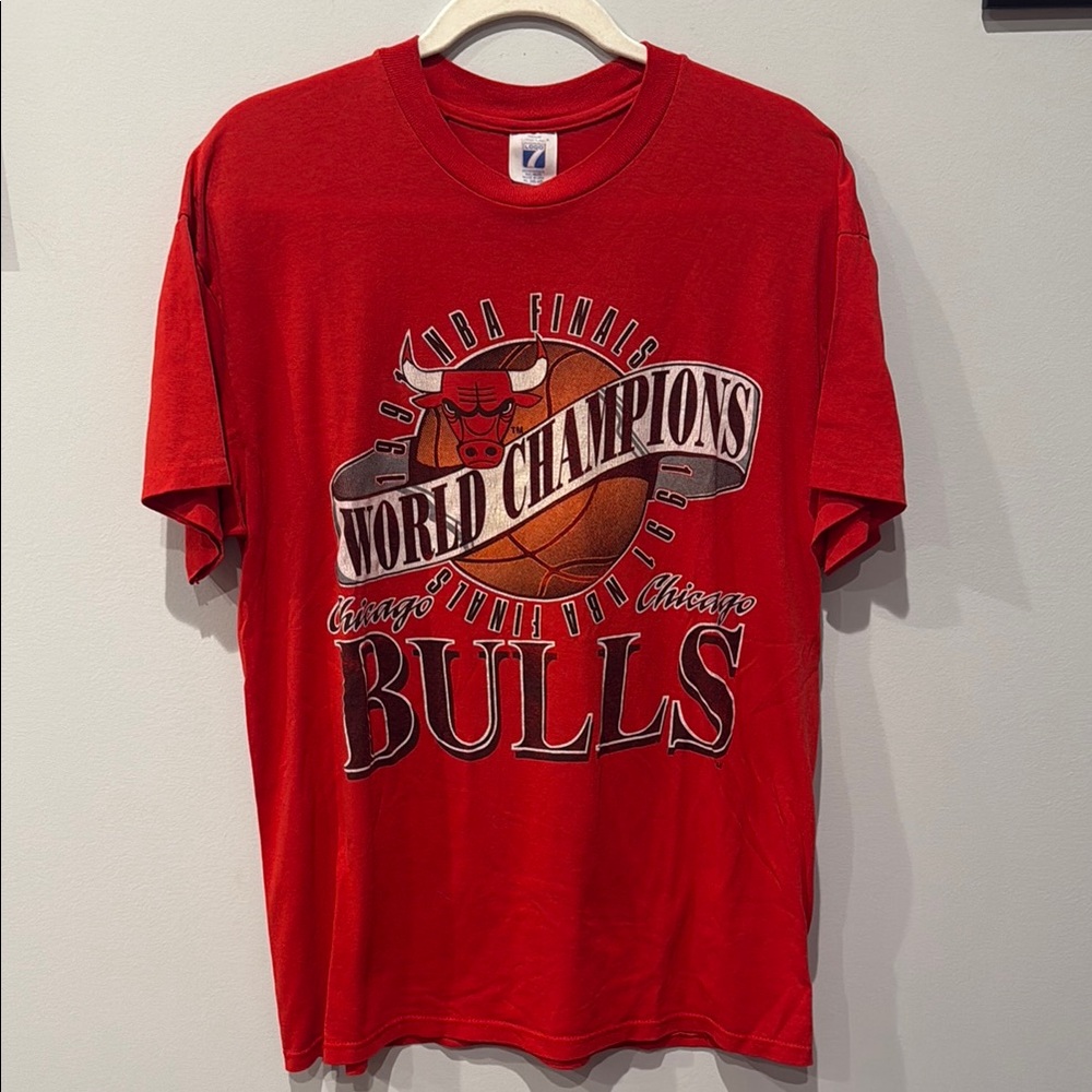 LOGO 7 Red NBA Finals Champions Vintage 1991 Chicago Bulls NBA Champions T-Shirt